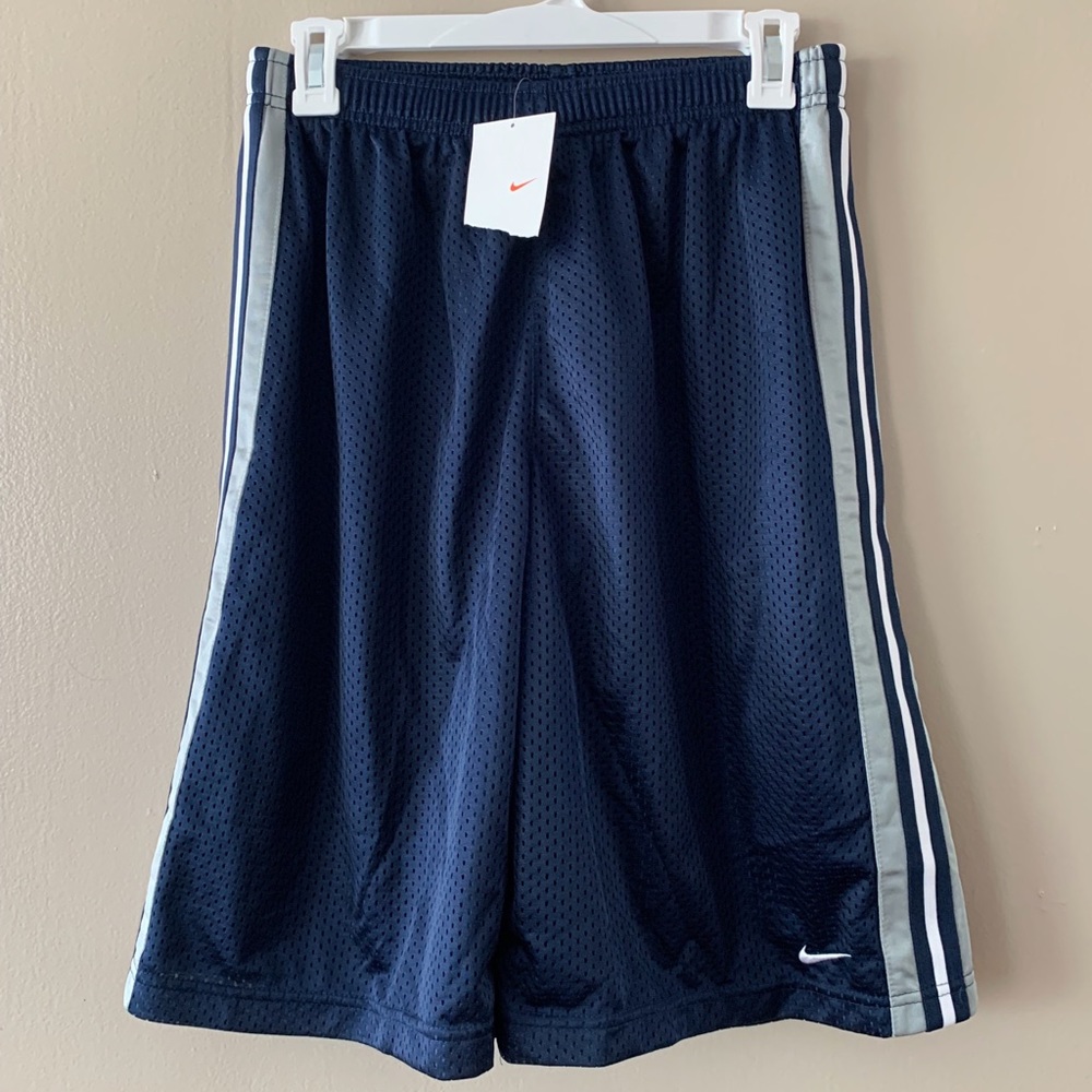NWT Nike Boys Blue Basketball Shorts XL